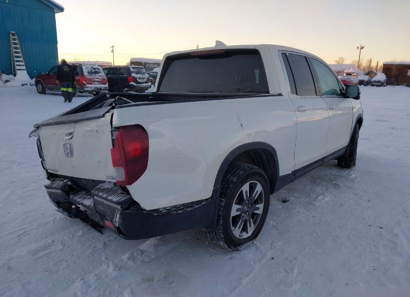 Photo 4 of 2018 Honda Ridgeline RTL-T (VIN 5FPYK3F61JB015076)