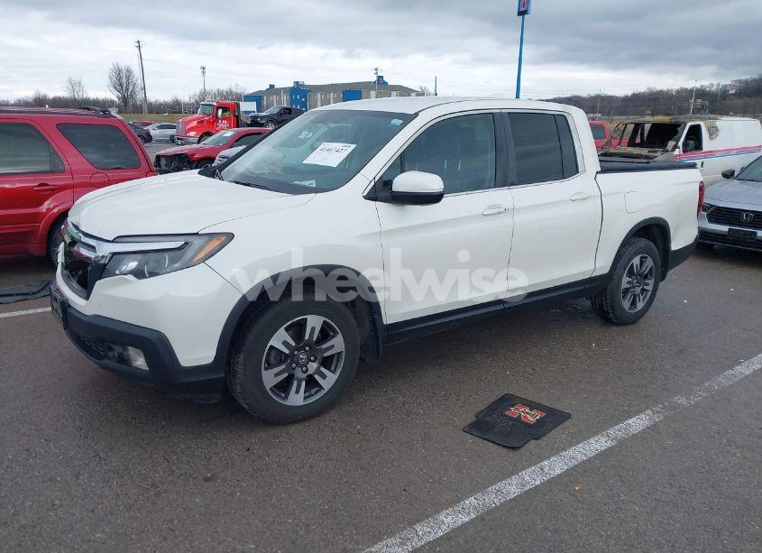 Photo 2 of 2017 Honda Ridgeline RTL-T (VIN 5FPYK3F64HB018970)