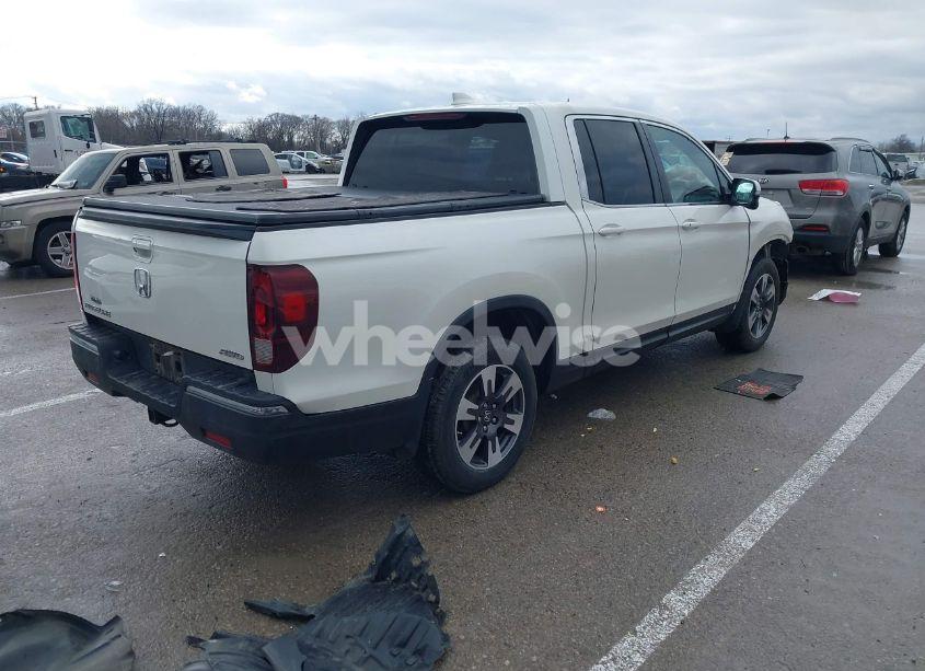 Photo 4 of 2017 Honda Ridgeline RTL-T (VIN 5FPYK3F64HB018970)