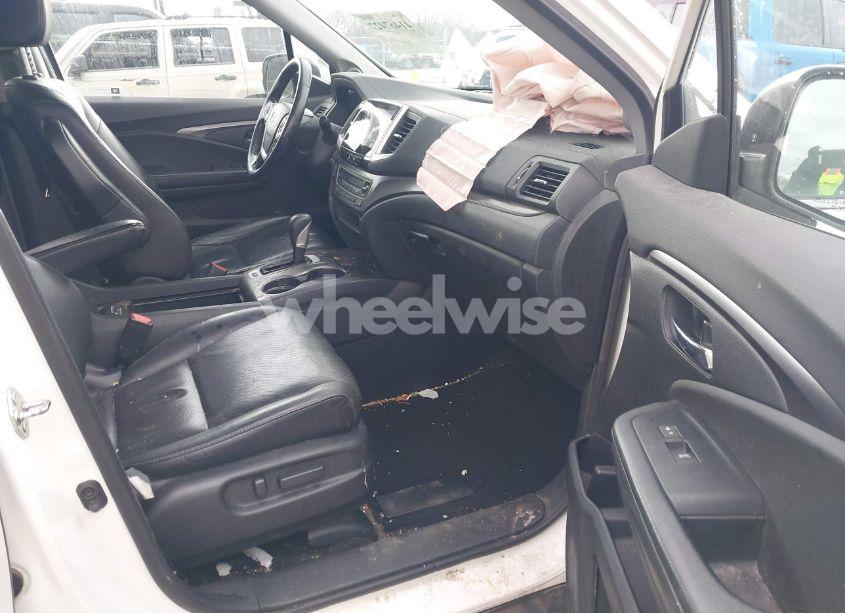 Photo 5 of 2017 Honda Ridgeline RTL-T (VIN 5FPYK3F64HB018970)