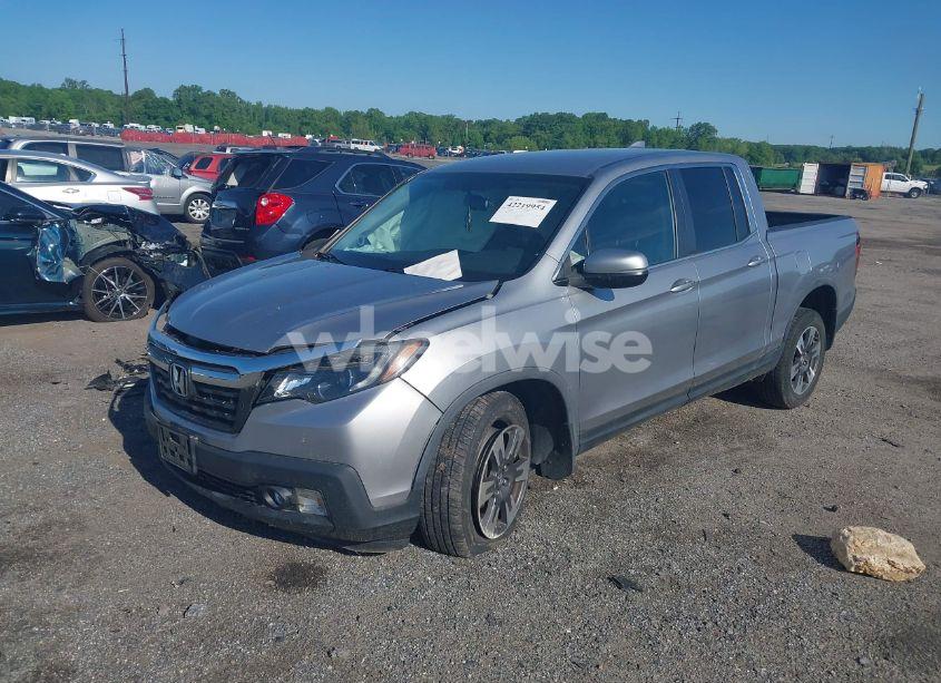 Photo 2 of 2017 Honda Ridgeline RTL-T (VIN 5FPYK3F64HB022095)