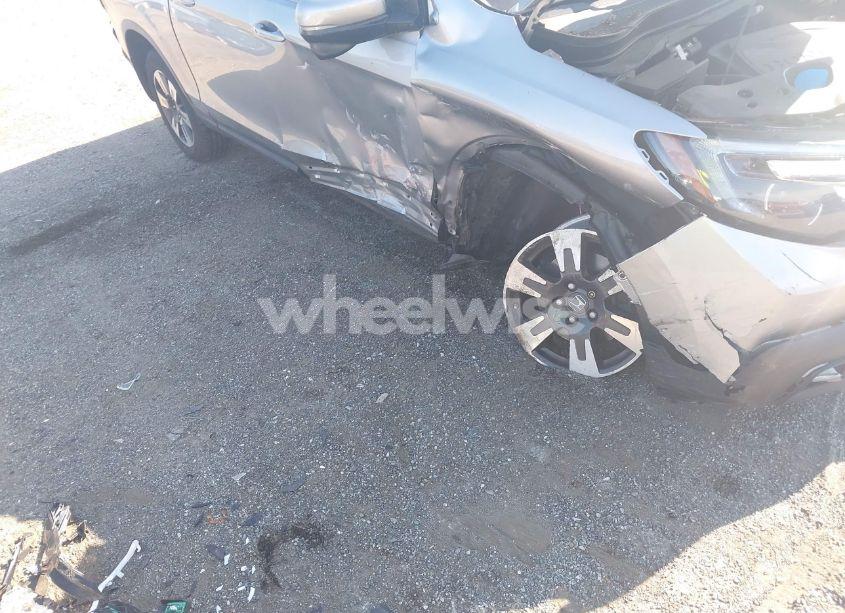 Photo 6 of 2017 Honda Ridgeline RTL-T (VIN 5FPYK3F64HB022095)