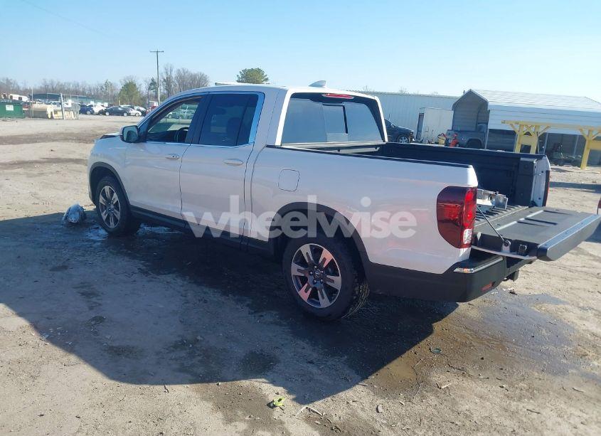 Photo 3 of 2019 Honda Ridgeline RTL-T (VIN 5FPYK3F64KB008821)