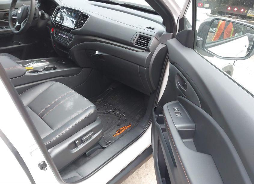 Photo 5 of 2024 Honda Ridgeline TRAILSPORT (VIN 5FPYK3F66RB019393)