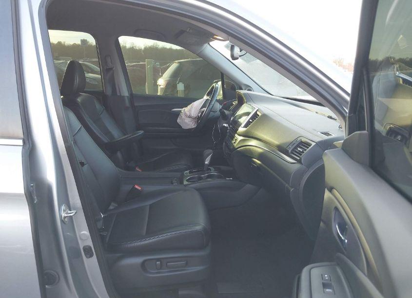 Photo 5 of 2018 Honda Ridgeline RTL-T (VIN 5FPYK3F68JB014717)