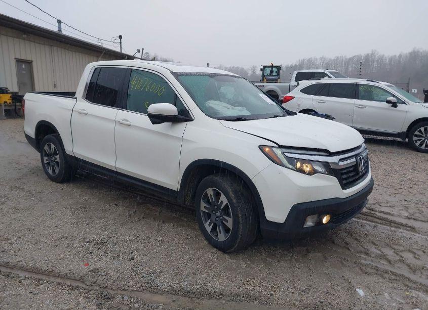 2019 Honda Ridgeline RTL-T (VIN 5FPYK3F6XKB013554) main photo