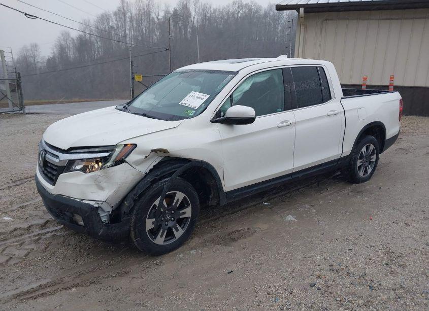 Photo 2 of 2019 Honda Ridgeline RTL-T (VIN 5FPYK3F6XKB013554)