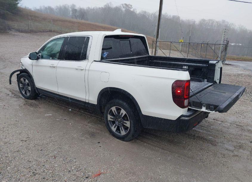 Photo 3 of 2019 Honda Ridgeline RTL-T (VIN 5FPYK3F6XKB013554)