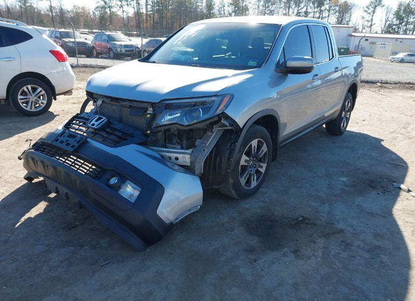 Photo 2 of 2019 Honda Ridgeline RTL-T (VIN 5FPYK3F6XKB020486)
