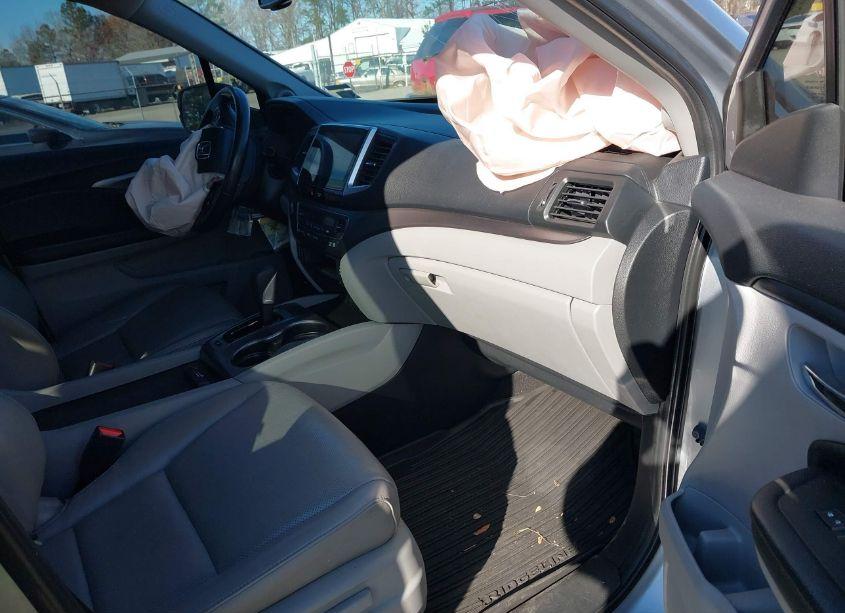 Photo 5 of 2019 Honda Ridgeline RTL-T (VIN 5FPYK3F6XKB020486)