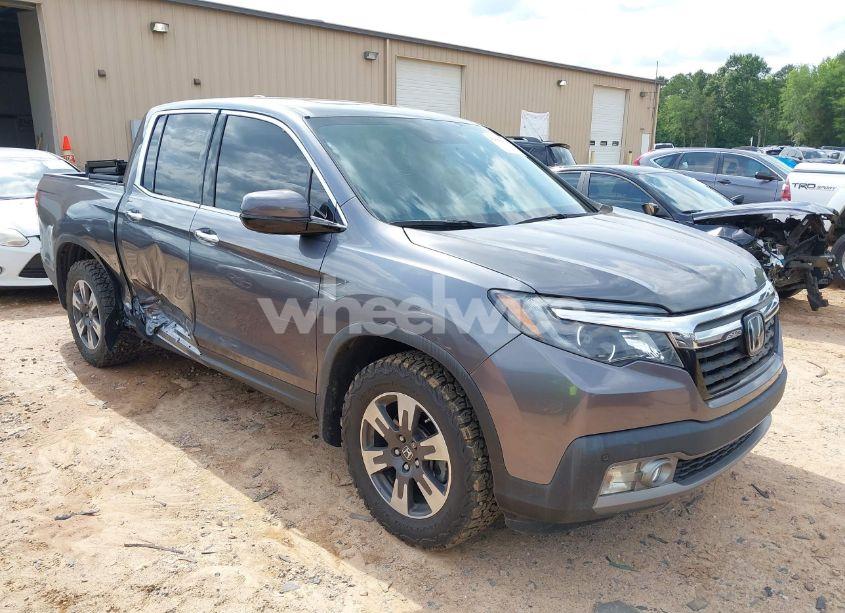 2017 Honda Ridgeline RTL-E (VIN 5FPYK3F71HB011631) main photo