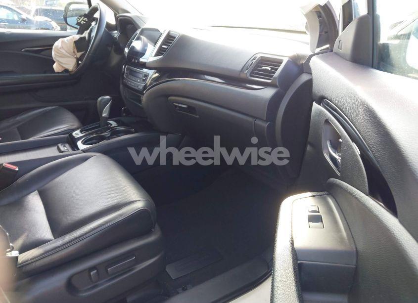 Photo 5 of 2018 Honda Ridgeline RTL-E (VIN 5FPYK3F71JB001753)