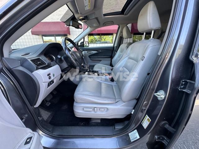 Photo 10 of 2019 HONDA RIDGELINE RTL (VIN 5FPYK3F71KB009532)