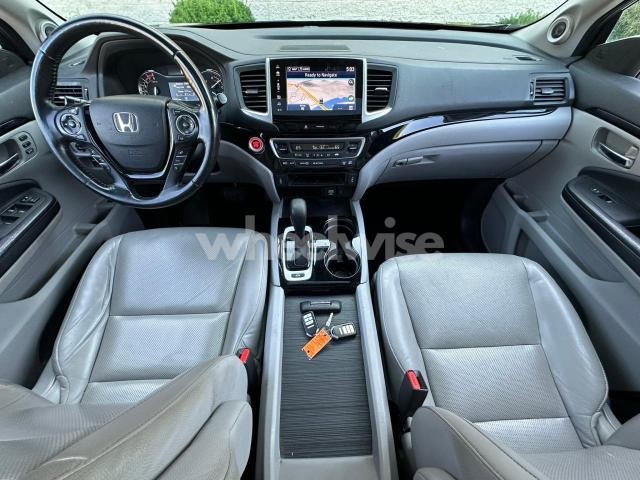 Photo 5 of 2019 HONDA RIDGELINE RTL (VIN 5FPYK3F71KB009532)