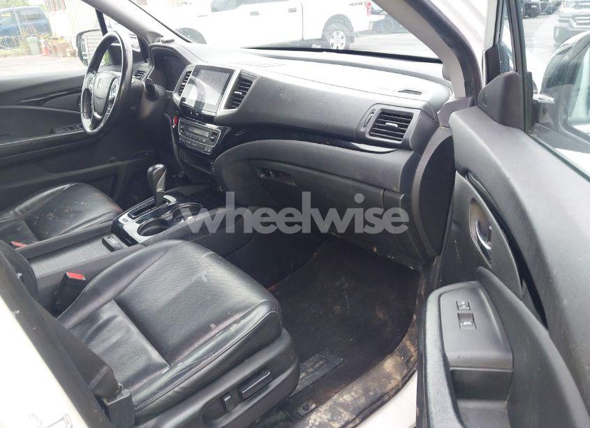 Photo 5 of 2019 Honda Ridgeline RTL-E (VIN 5FPYK3F71KB017498)