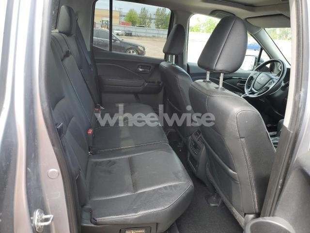 Photo 2 of 2019 HONDA RIDGELINE RTL (VIN 5FPYK3F72KB502829)