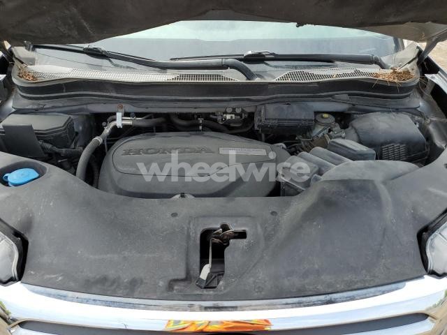 Photo 6 of 2019 HONDA RIDGELINE RTL (VIN 5FPYK3F72KB502829)