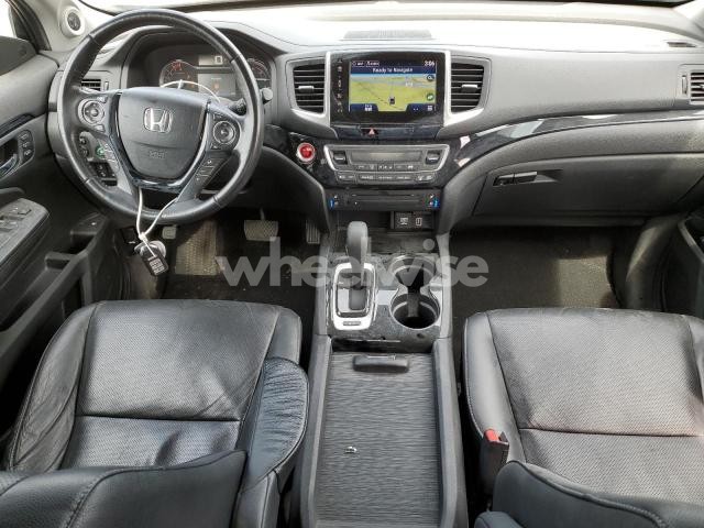 Photo 8 of 2019 HONDA RIDGELINE RTL (VIN 5FPYK3F72KB502829)