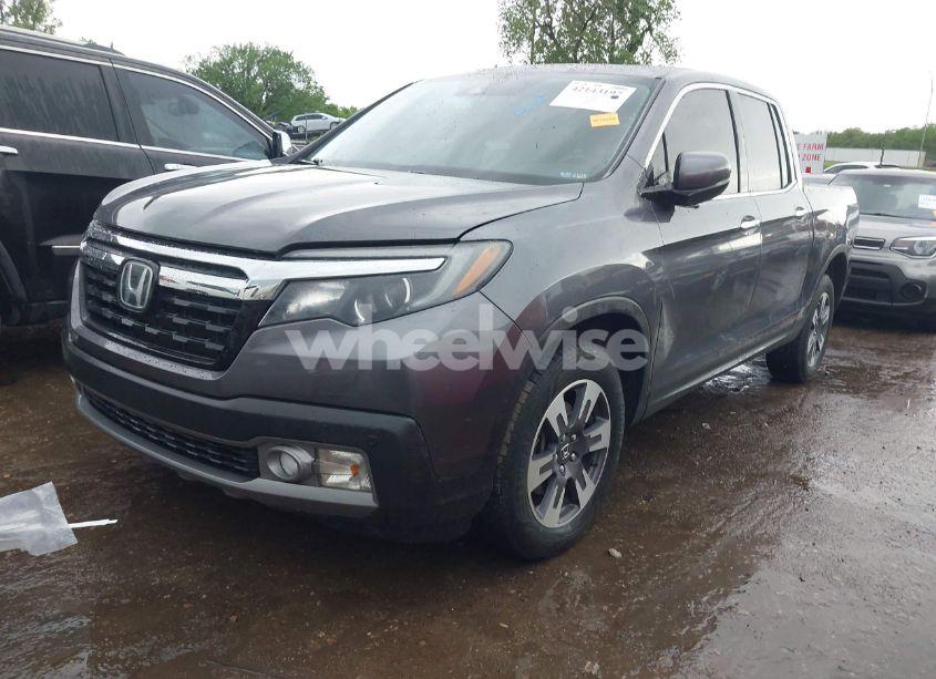 Photo 2 of 2018 Honda Ridgeline RTL-E (VIN 5FPYK3F74JB012181)