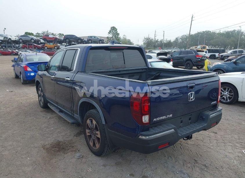 Photo 3 of 2019 Honda Ridgeline RTL-E (VIN 5FPYK3F76KB004584)