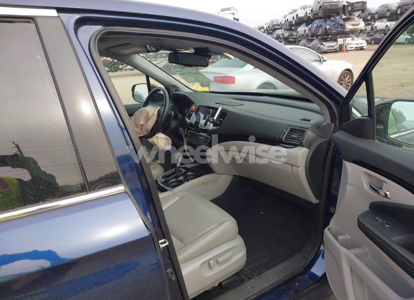 Photo 5 of 2019 Honda Ridgeline RTL-E (VIN 5FPYK3F76KB004584)