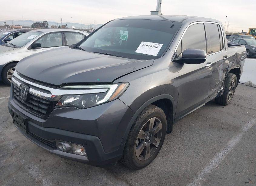 Photo 2 of 2019 Honda Ridgeline RTL-E (VIN 5FPYK3F76KB037567)