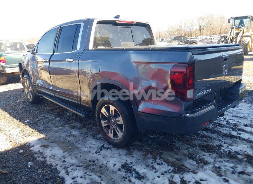Photo 3 of 2017 Honda Ridgeline RTL (VIN 5FPYK3F78HB039099)