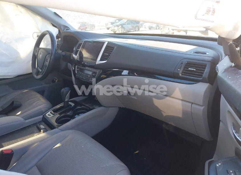 Photo 5 of 2017 Honda Ridgeline RTL (VIN 5FPYK3F78HB039099)