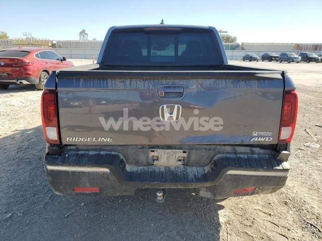 Photo 2 of 2020 HONDA RIDGELINE RTL N/A (VIN 5FPYK3F78LB010131)