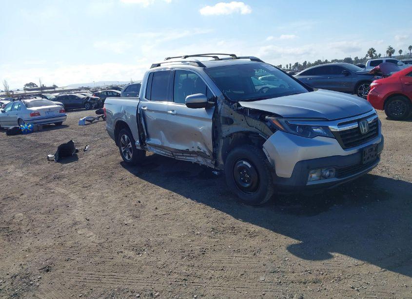 2017 Honda Ridgeline RTL-E (VIN 5FPYK3F7XHB033904) main photo