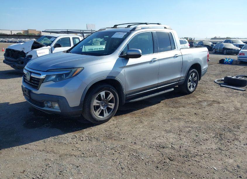 Photo 2 of 2017 Honda Ridgeline RTL-E (VIN 5FPYK3F7XHB033904)