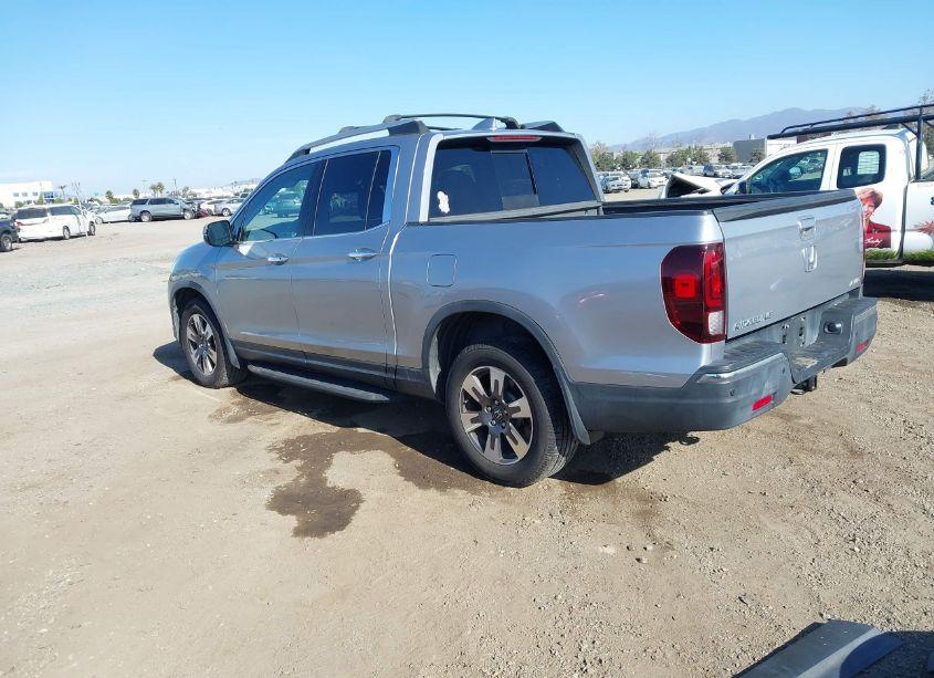 Photo 3 of 2017 Honda Ridgeline RTL-E (VIN 5FPYK3F7XHB033904)