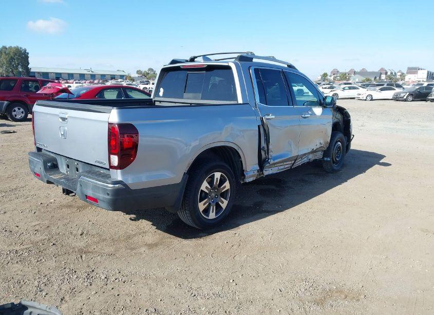 Photo 4 of 2017 Honda Ridgeline RTL-E (VIN 5FPYK3F7XHB033904)
