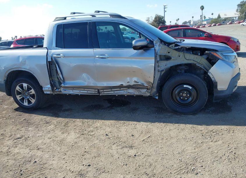 Photo 6 of 2017 Honda Ridgeline RTL-E (VIN 5FPYK3F7XHB033904)