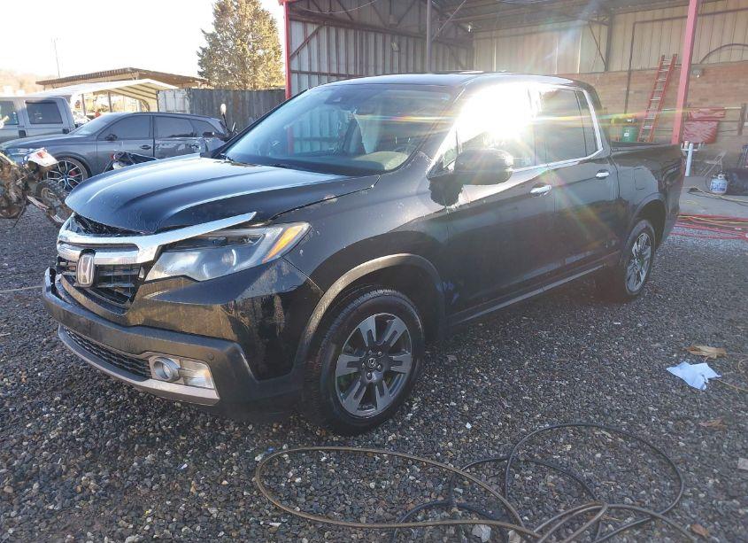 Photo 2 of 2018 Honda Ridgeline RTL-E (VIN 5FPYK3F7XJB013514)