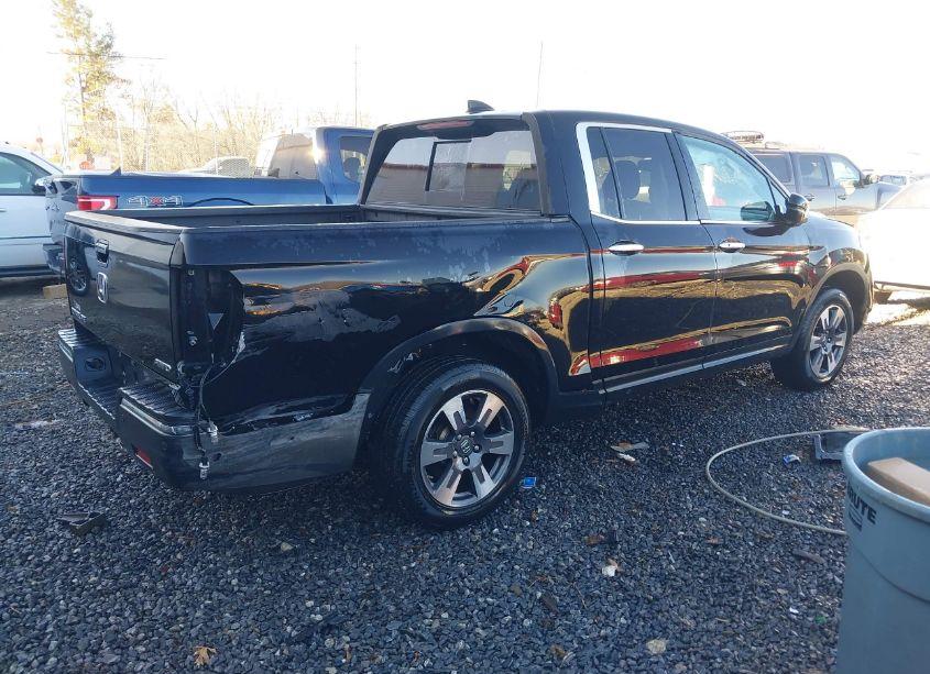 Photo 4 of 2018 Honda Ridgeline RTL-E (VIN 5FPYK3F7XJB013514)