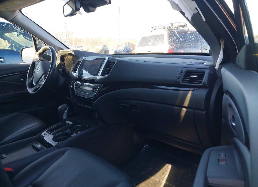 Photo 5 of 2018 Honda Ridgeline RTL-E (VIN 5FPYK3F7XJB013514)