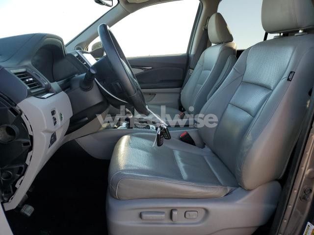 Photo 12 of 2019 HONDA RIDGELINE RTL (VIN 5FPYK3F7XKB015331)