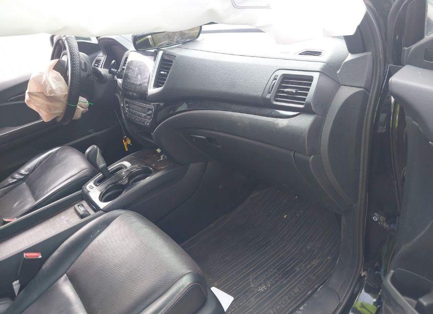 Photo 5 of 2017 Honda Ridgeline BLACK EDITION (VIN 5FPYK3F80HB038246)