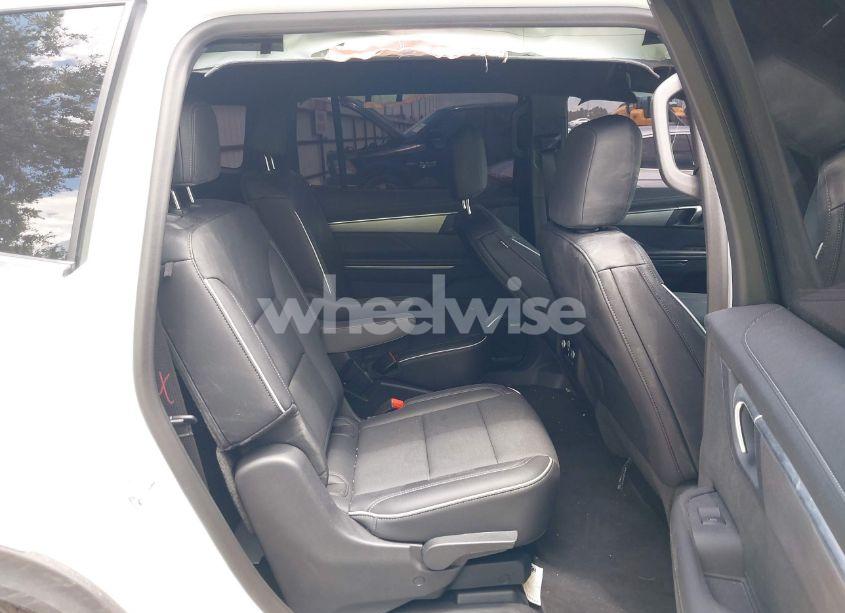 Photo 8 of 2025 Buick Enclave PREFERRED FWD (VIN 5GAERARS5SJ212381)