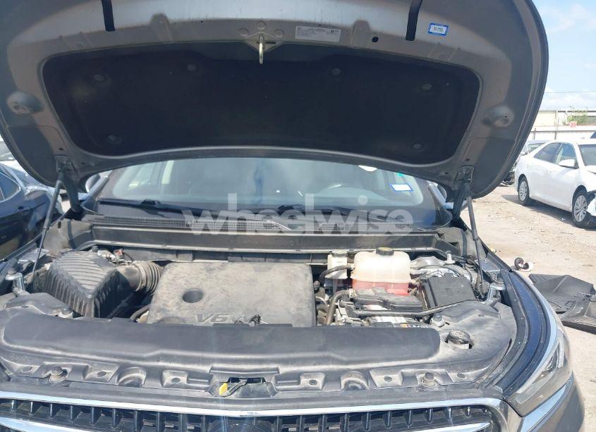 Photo 10 of 2018 Buick Enclave ESSENCE (VIN 5GAERBKW1JJ263555)