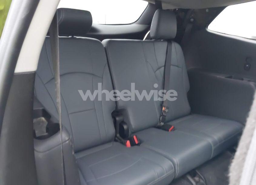 Photo 18 of 2019 Buick Enclave FWD ESSENCE (VIN 5GAERBKW7KJ173683)