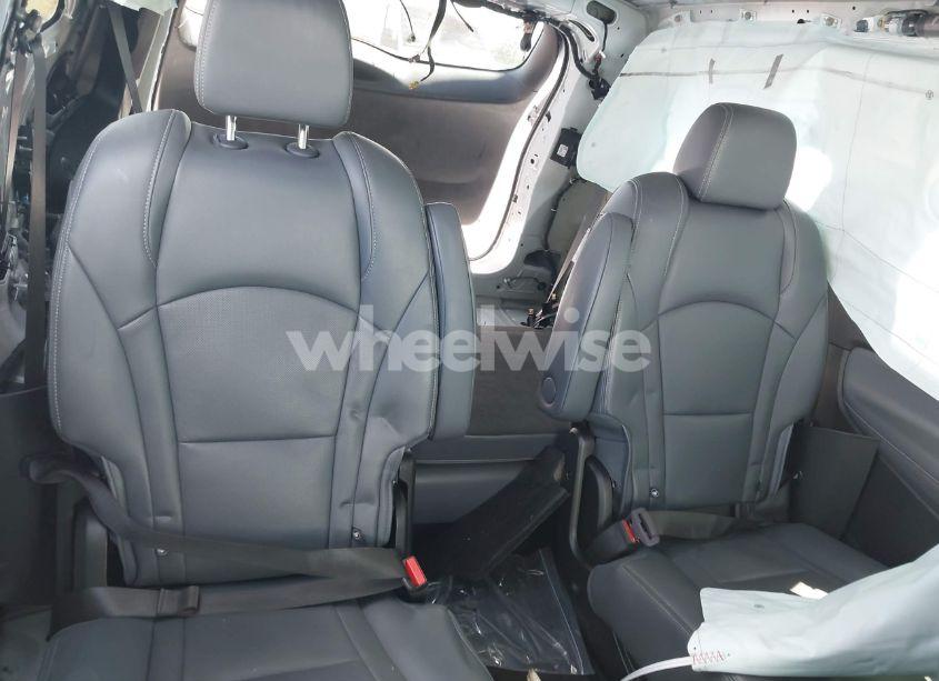 Photo 8 of 2022 Buick Enclave FWD ESSENCE (VIN 5GAERBKW7NJ189984)