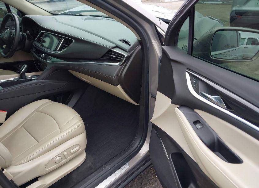 Photo 5 of 2019 Buick Enclave FWD ESSENCE (VIN 5GAERBKW8KJ258001)