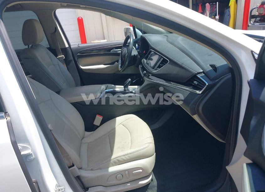 Photo 5 of 2020 Buick Enclave FWD ESSENCE (VIN 5GAERBKW8LJ308039)