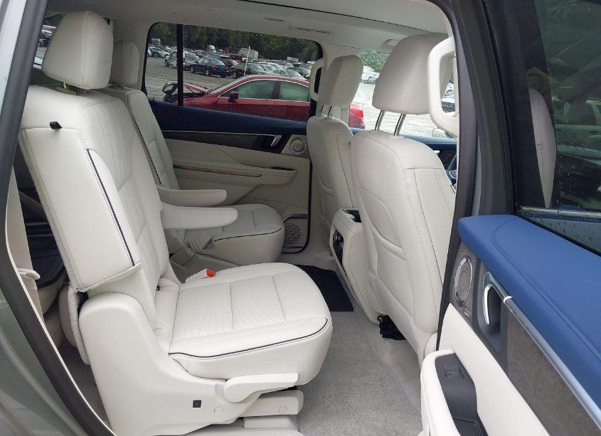 Photo 8 of 2025 Buick Enclave AVENIR (VIN 5GAERCRS1SJ101239)