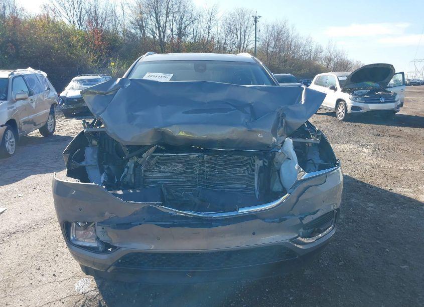 Photo 13 of 2019 Buick Enclave FWD AVENIR (VIN 5GAERDKW0KJ241317)