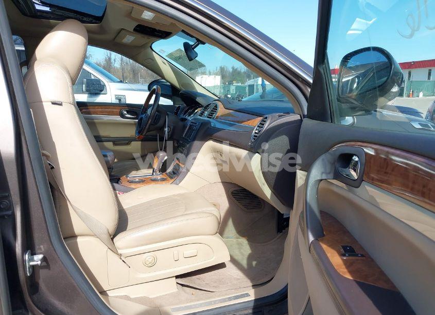 Photo 5 of 2008 Buick Enclave CXL (VIN 5GAEV237X8J290797)