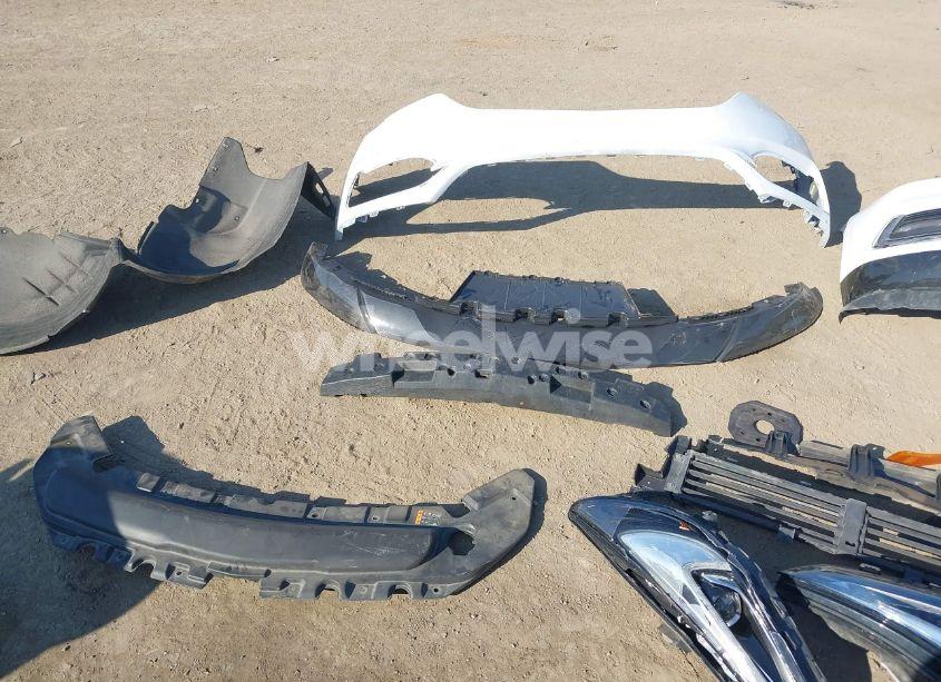 Photo 18 of 2019 Buick Enclave AWD ESSENCE (VIN 5GAEVAKW5KJ302235)