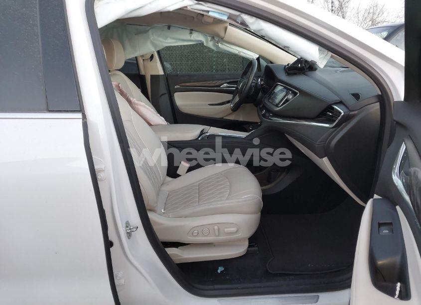 Photo 5 of 2022 Buick Enclave AWD AVENIR (VIN 5GAEVCKW7NJ156565)